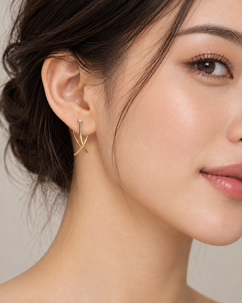 ZK-013 | Elara – Gold Çapraz Tasarım Küpe