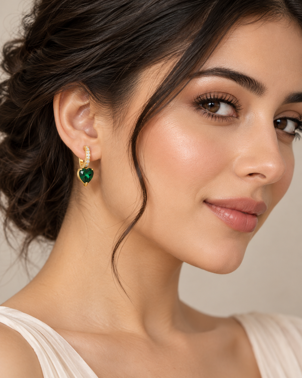 ZK-016 | Verde – Gold Yeşil Kalp Taşlı Halka Küpe