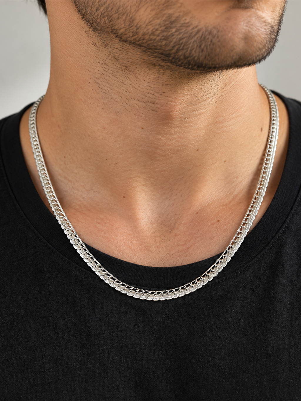Silver Elegance – Gümüş Renk Çift Sıra Örgü Erkek Kolye