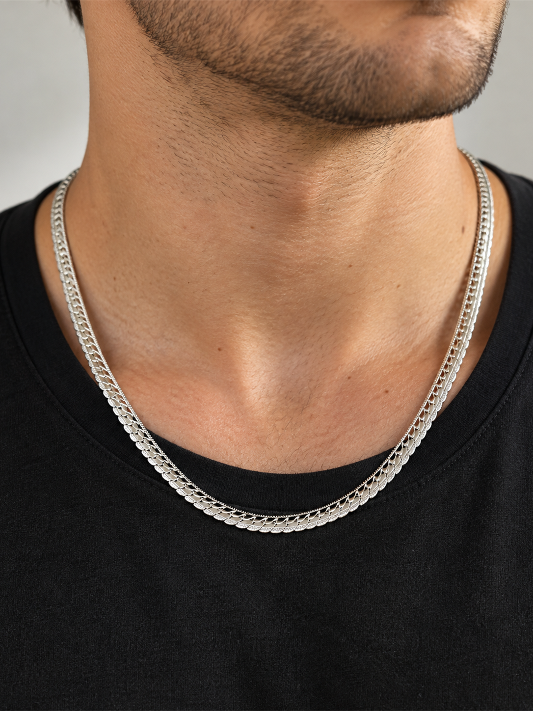 Silver Elegance – Gümüş Renk Çift Sıra Örgü Erkek Kolye